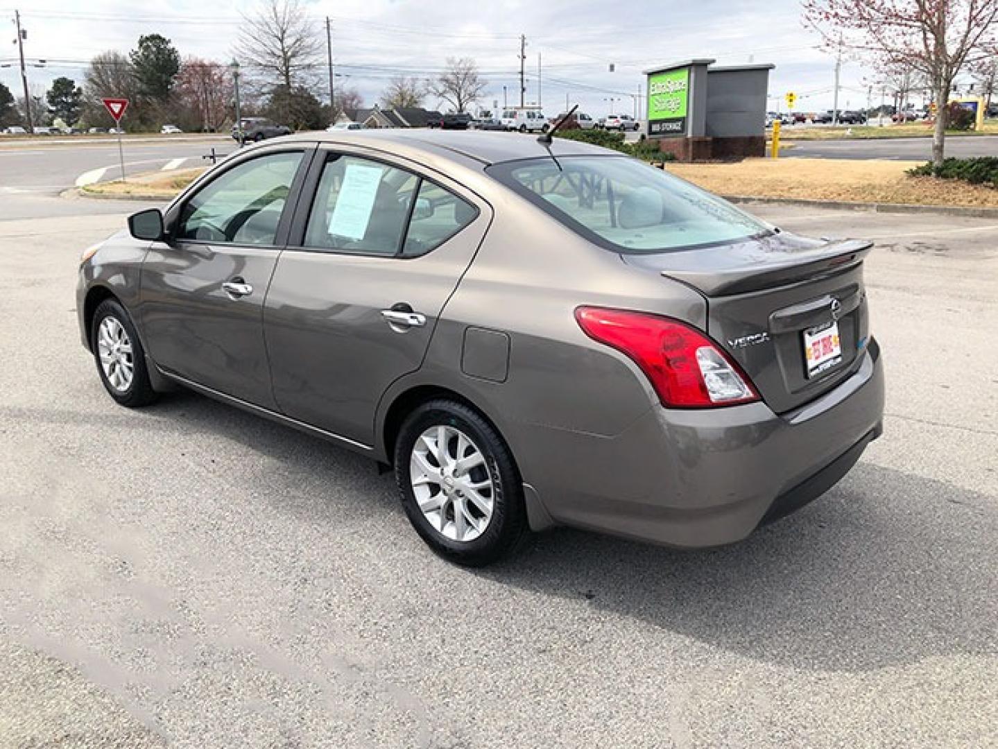 2016 Nissan Versa 1.6 S 5M (3N1CN7AP8GL) with an 1.6L L4 DOHC 16V engine, located at 620 Jesse Jewell Pkwy, Gainesville, GA, 30501, (678) 450-1000, 34.305923, -83.809784 - Photo#4