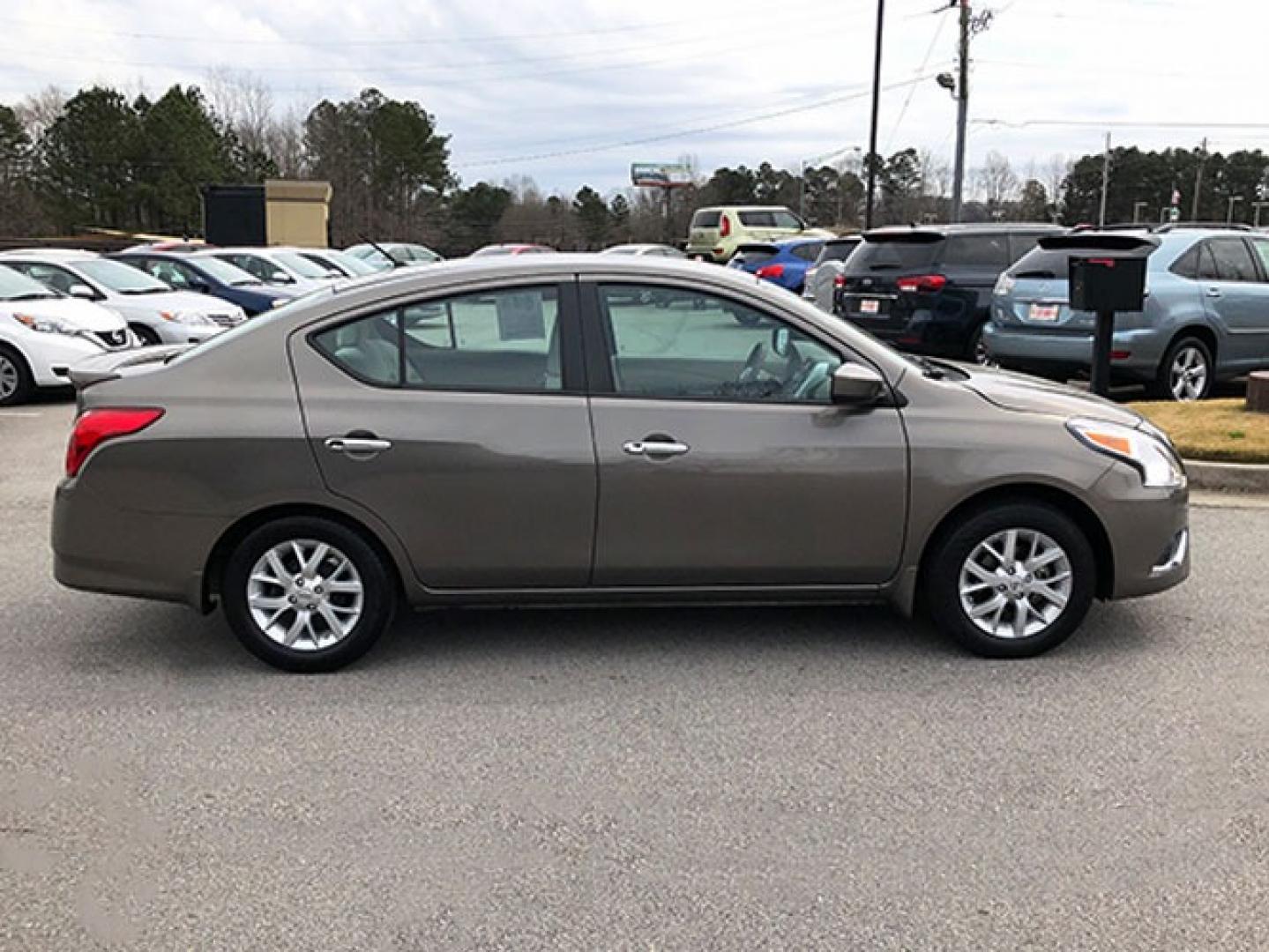 2016 Nissan Versa 1.6 S 5M (3N1CN7AP8GL) with an 1.6L L4 DOHC 16V engine, located at 620 Jesse Jewell Pkwy, Gainesville, GA, 30501, (678) 450-1000, 34.305923, -83.809784 - Photo#7