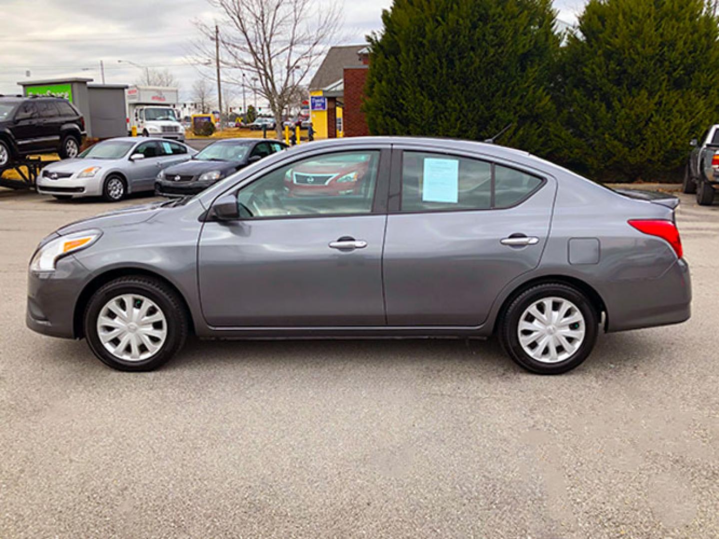 2017 Nissan Versa 1.6 S 4A (3N1CN7AP0HL) with an 1.6L L4 DOHC 16V engine, 4-Speed Automatic transmission, located at 620 Jesse Jewell Pkwy, Gainesville, GA, 30501, (678) 450-1000, 34.305923, -83.809784 - Photo#3