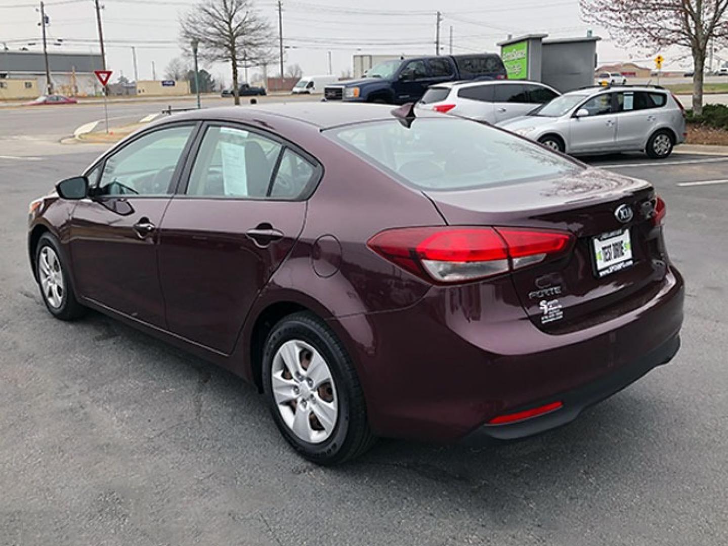 2018 Kia Forte LX 6M (3KPFK4A73JE) with an 2.0L L4 DOHC 16V engine, 6M transmission, located at 7710 Tara Blvd, Jonesboro, GA, 30236, (678) 450-1000, 33.544365, -84.367821 - Photo#4