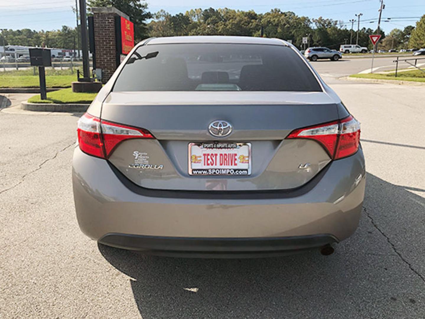 2015 Toyota Corolla L 4-Speed AT (2T1BURHE6FC) with an 1.8L L4 DOHC 16V engine, 4-Speed Automatic transmission, located at 620 Jesse Jewell Pkwy, Gainesville, GA, 30501, (678) 450-1000, 34.305923, -83.809784 - Photo#4