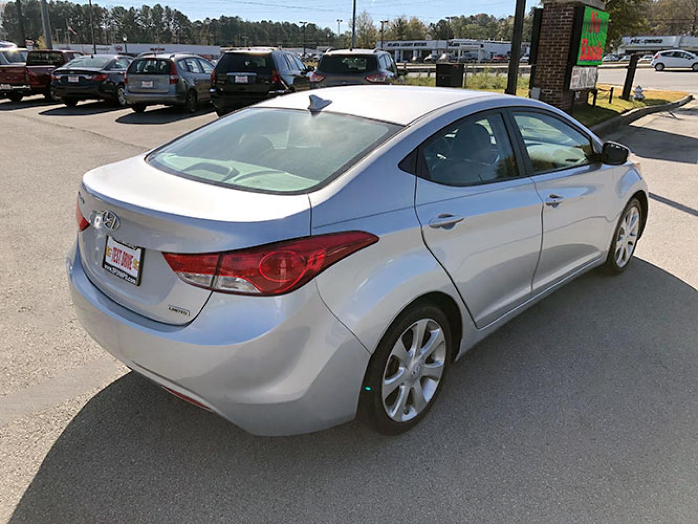 2012 Hyundai Elantra Limited (5NPDH4AE4CH) with an 1.8L L4 DOHC 16V engine, 6-Speed Automatic transmission, located at 7710 Tara Blvd, Jonesboro, GA, 30236, (678) 450-1000, 33.544365, -84.367821 - Photo#6