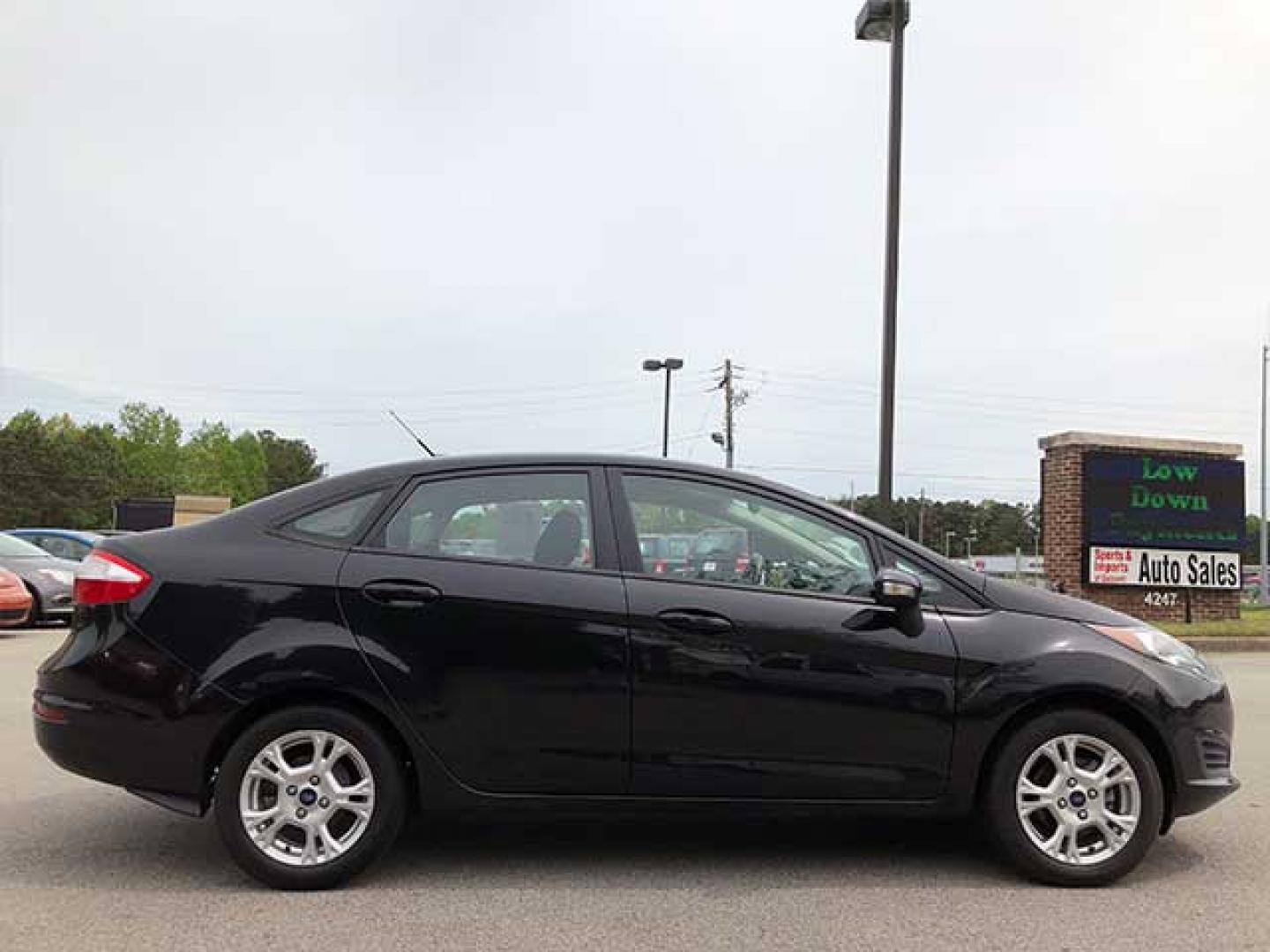 2014 Ford Fiesta SE Sedan (3FADP4BJ5EM) with an 1.6L L4 DOHC 16V engine, located at 7710 Tara Blvd, Jonesboro, GA, 30236, (678) 450-1000, 33.544365, -84.367821 - At Sports and Imports we'll get you approved for an auto loan right here, whatever your credit! Our buy here, pay here financing means you only need a driver's license and proof of income. Call us at 678-450-1000 for more information and get you driving today! LOW DOWN PAYMENT ($799) We match yo - Photo#4