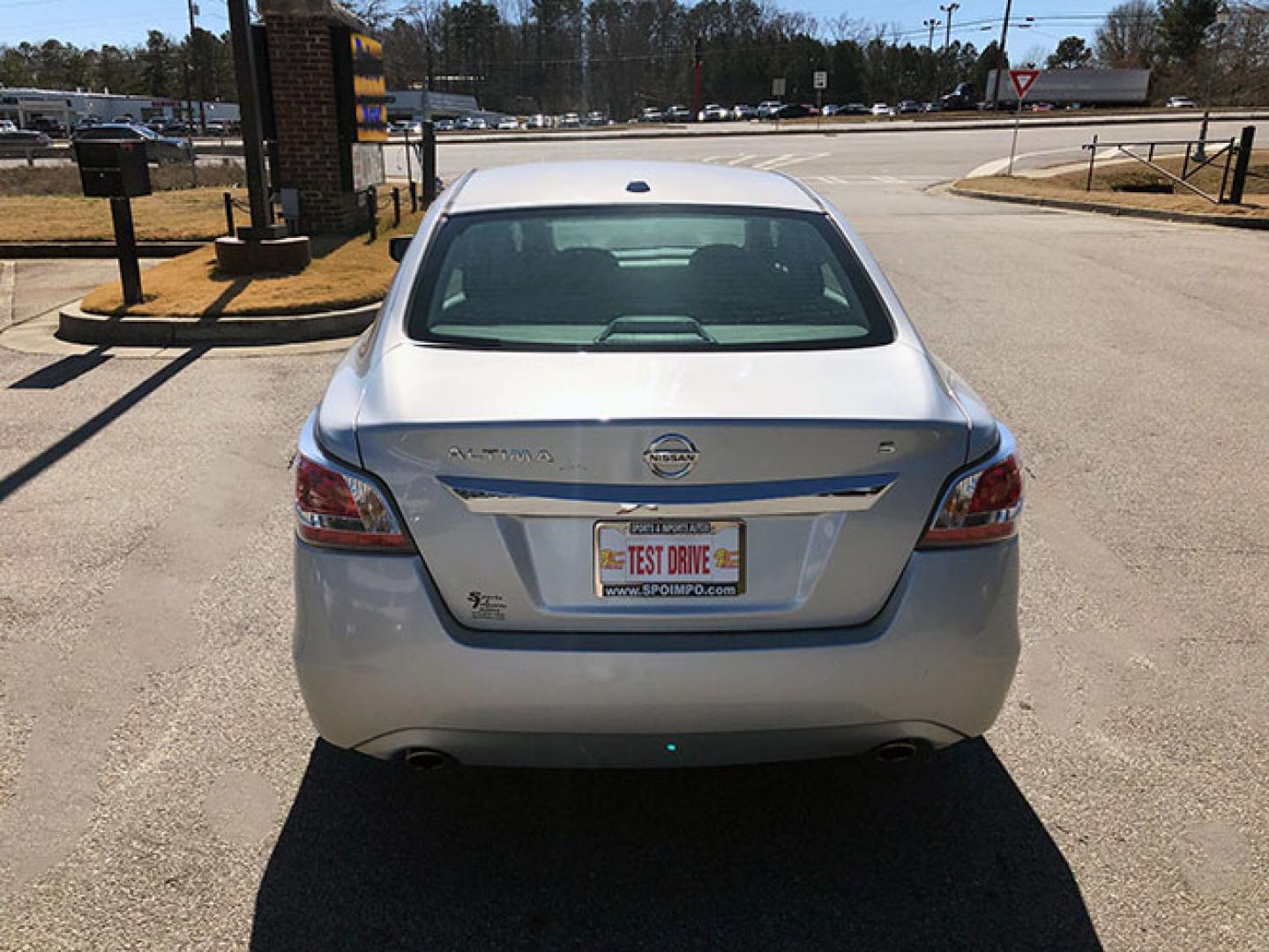 2015 Nissan Altima 2.5 S (1N4AL3AP7FN) with an 2.5L L4 DOHC 16V engine, Cvt transmission, located at 620 Jesse Jewell Pkwy, Gainesville, GA, 30501, (678) 450-1000, 34.305923, -83.809784 - Photo#5