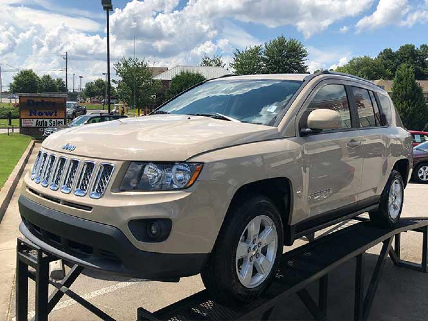 2017 Jeep Compass Latitude FWD (1C4NJCEB9HD) with an 2.4L L4 DOHC 16V engine, CVT transmission, located at 7710 Tara Blvd, Jonesboro, GA, 30236, (678) 450-1000, 33.544365, -84.367821 - Photo#2