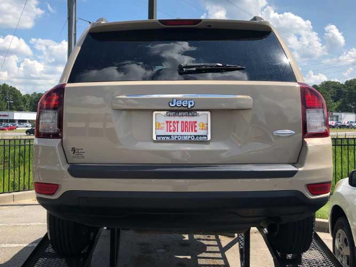 2017 Jeep Compass Latitude FWD (1C4NJCEB9HD) with an 2.4L L4 DOHC 16V engine, CVT transmission, located at 7710 Tara Blvd, Jonesboro, GA, 30236, (678) 450-1000, 33.544365, -84.367821 - Photo#5