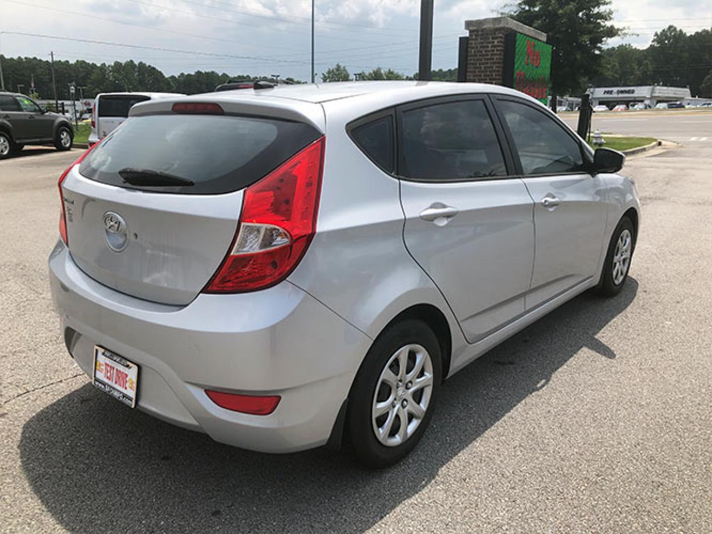 2014 Hyundai Accent GS 5-Door (KMHCT5AE8EU) with an 1.6L L4 DOHC 16V engine, located at 620 Jesse Jewell Pkwy, Gainesville, GA, 30501, (678) 450-1000, 34.305923, -83.809784 - Photo#7