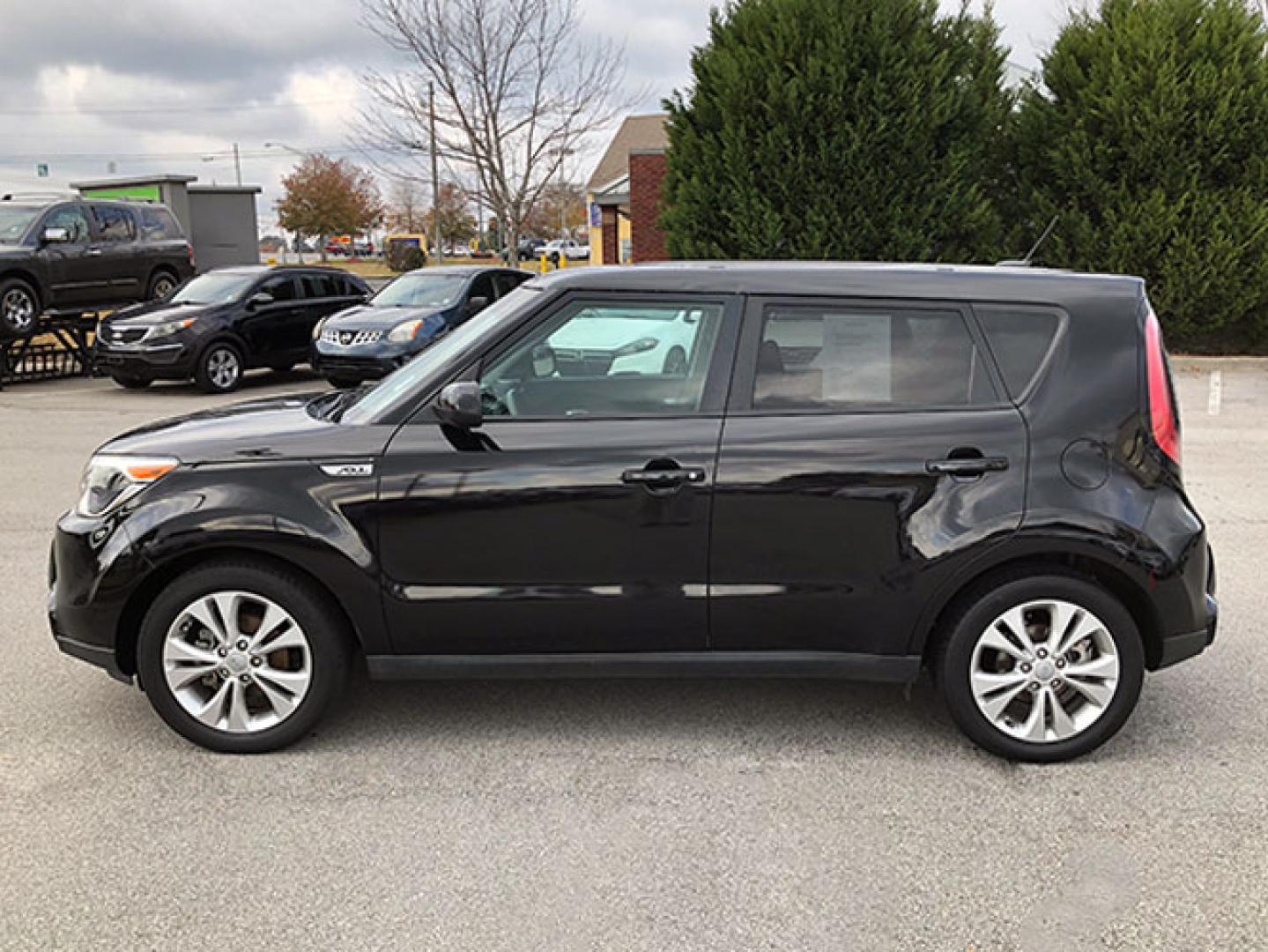 2016 Kia Soul + (KNDJP3A5XG7) with an 2.0L L4 DOHC 16V engine, 6-Speed Automatic transmission, located at 620 Jesse Jewell Pkwy, Gainesville, GA, 30501, (678) 450-1000, 34.305923, -83.809784 - Photo#3