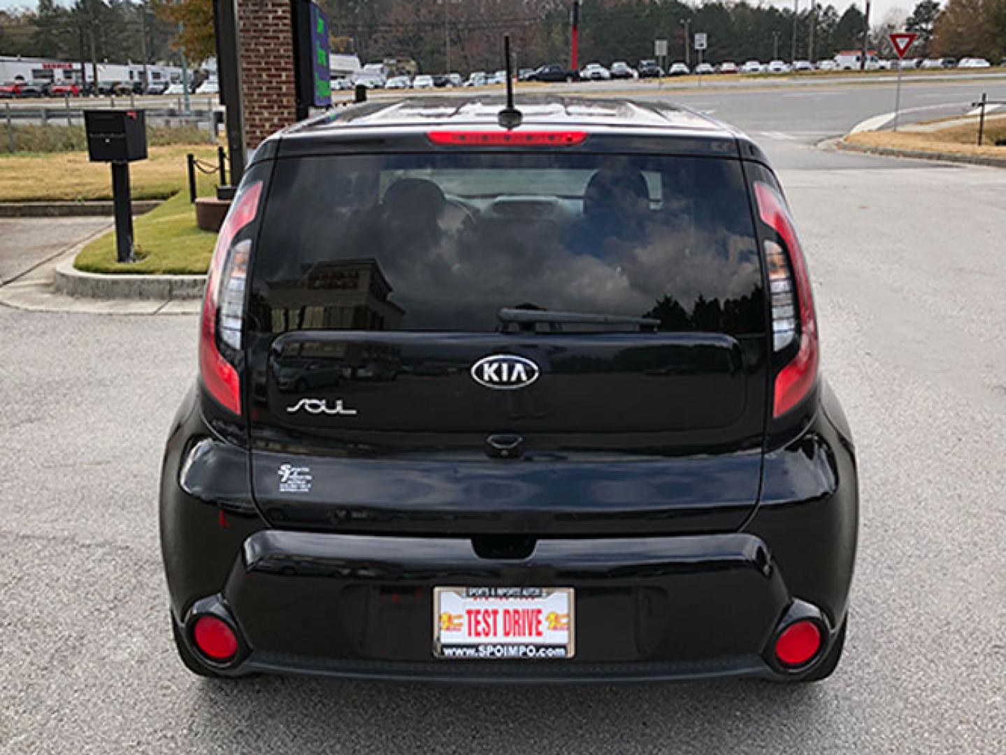 2016 Kia Soul + (KNDJP3A5XG7) with an 2.0L L4 DOHC 16V engine, 6-Speed Automatic transmission, located at 620 Jesse Jewell Pkwy, Gainesville, GA, 30501, (678) 450-1000, 34.305923, -83.809784 - Photo#5