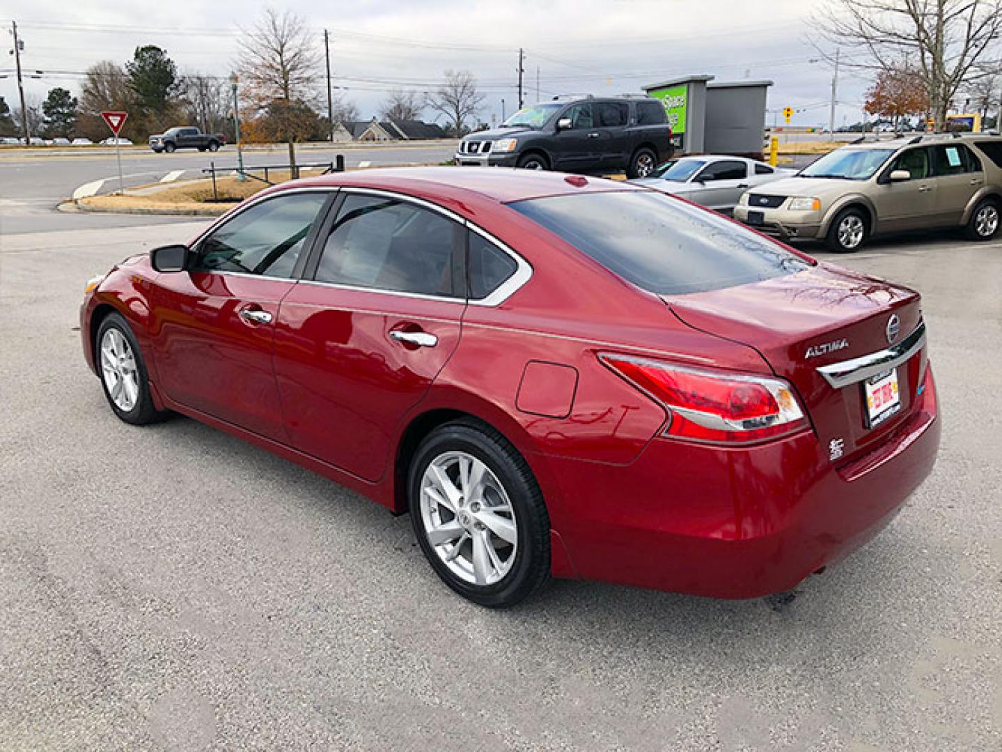 2013 Nissan Altima 2.5 S (1N4AL3AP0DC) with an 2.5L L4 DOHC 16V engine, located at 620 Jesse Jewell Pkwy, Gainesville, GA, 30501, (678) 450-1000, 34.305923, -83.809784 - Photo#4