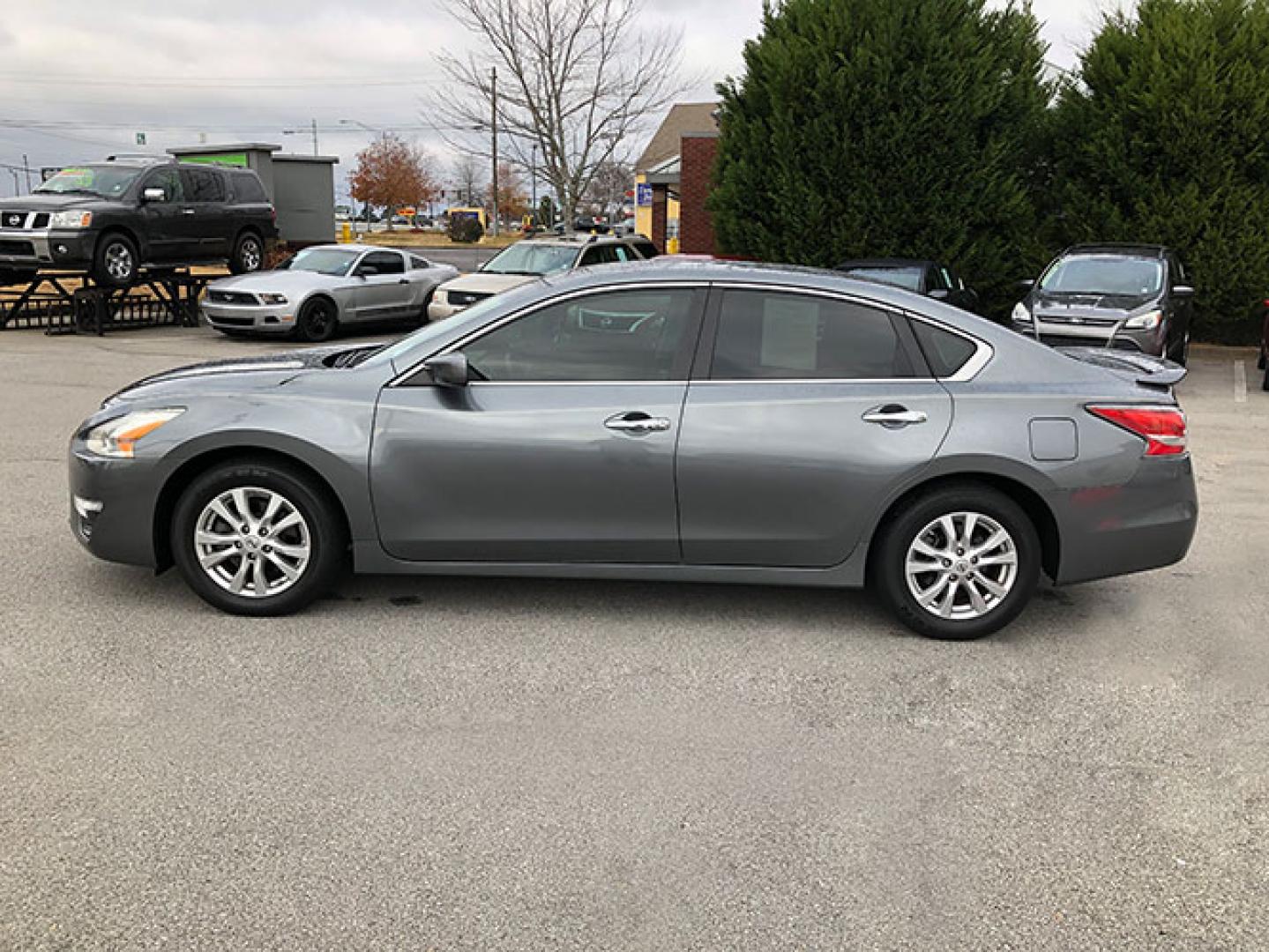 2014 Nissan Altima 2.5 SL (1N4AL3AP8EC) with an 2.5L L4 DOHC 16V engine, Cvt transmission, located at 620 Jesse Jewell Pkwy, Gainesville, GA, 30501, (678) 450-1000, 34.305923, -83.809784 - Photo#3