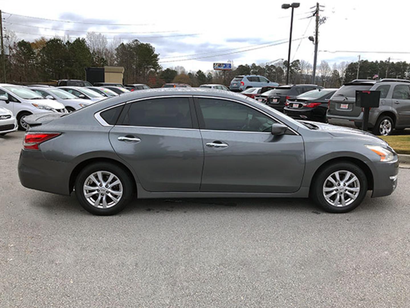 2014 Nissan Altima 2.5 SL (1N4AL3AP8EC) with an 2.5L L4 DOHC 16V engine, Cvt transmission, located at 620 Jesse Jewell Pkwy, Gainesville, GA, 30501, (678) 450-1000, 34.305923, -83.809784 - Photo#7